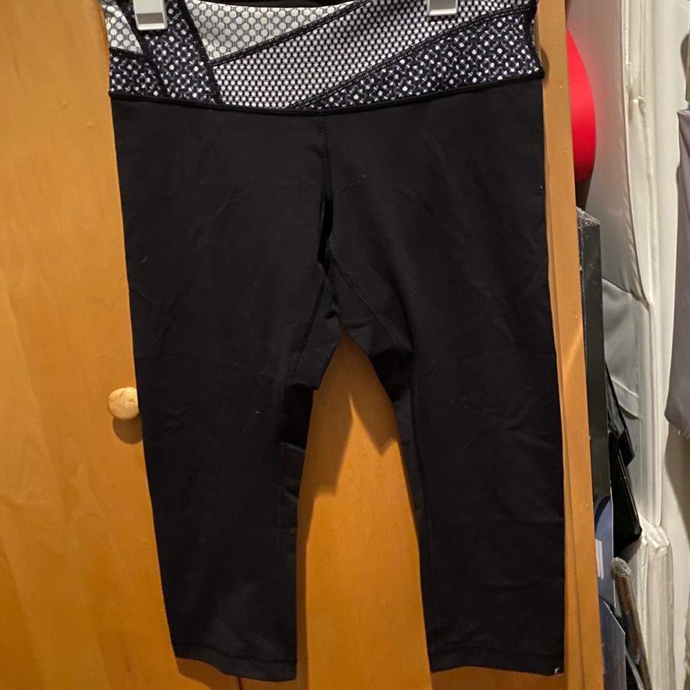 LIKE NEW Cropped LuLulemon Black Legging
